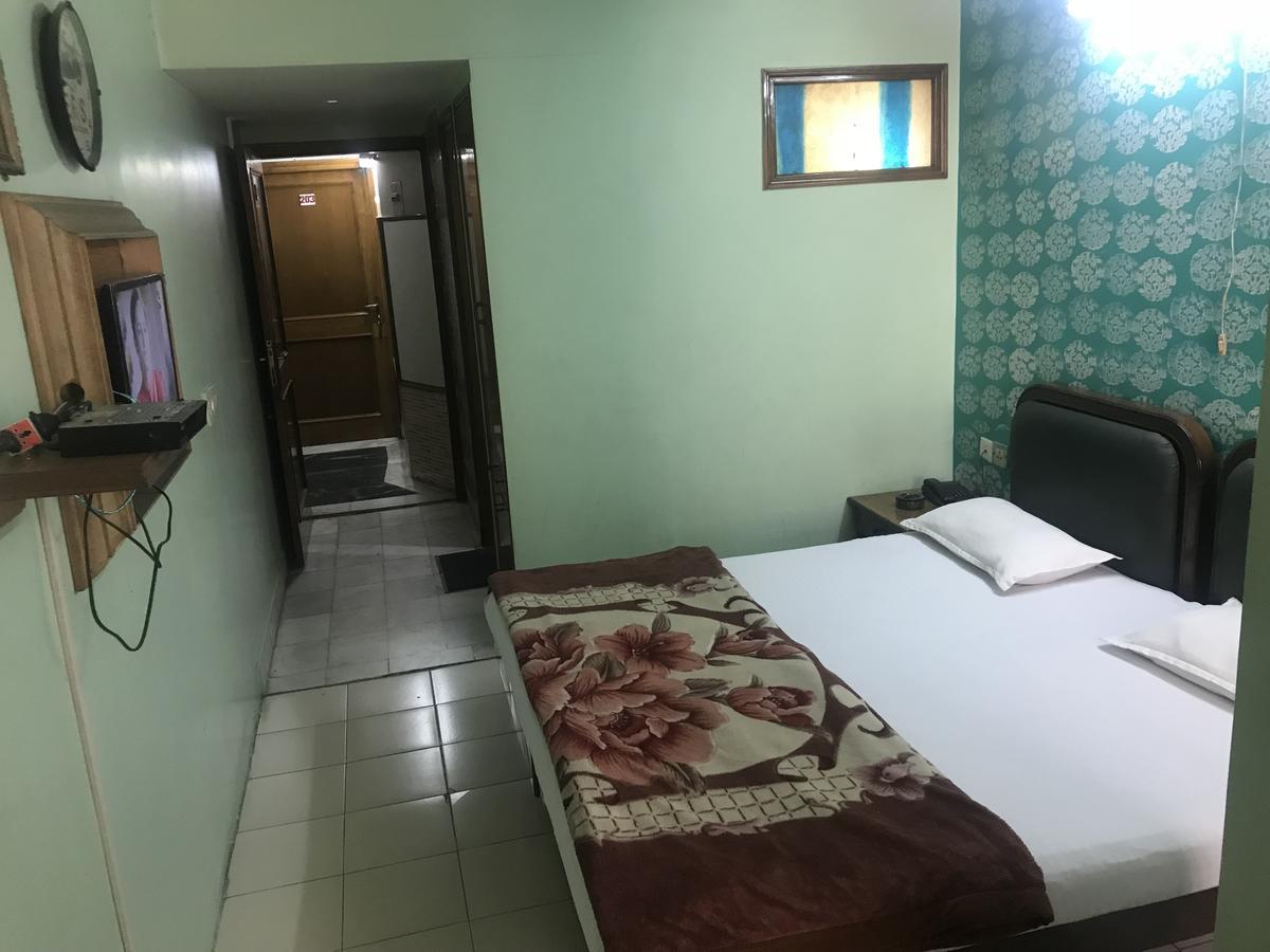 Hotel Sukant Palace Дели Экстерьер фото