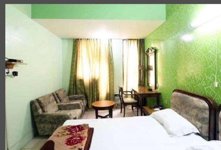 Hotel Sukant Palace Дели Экстерьер фото