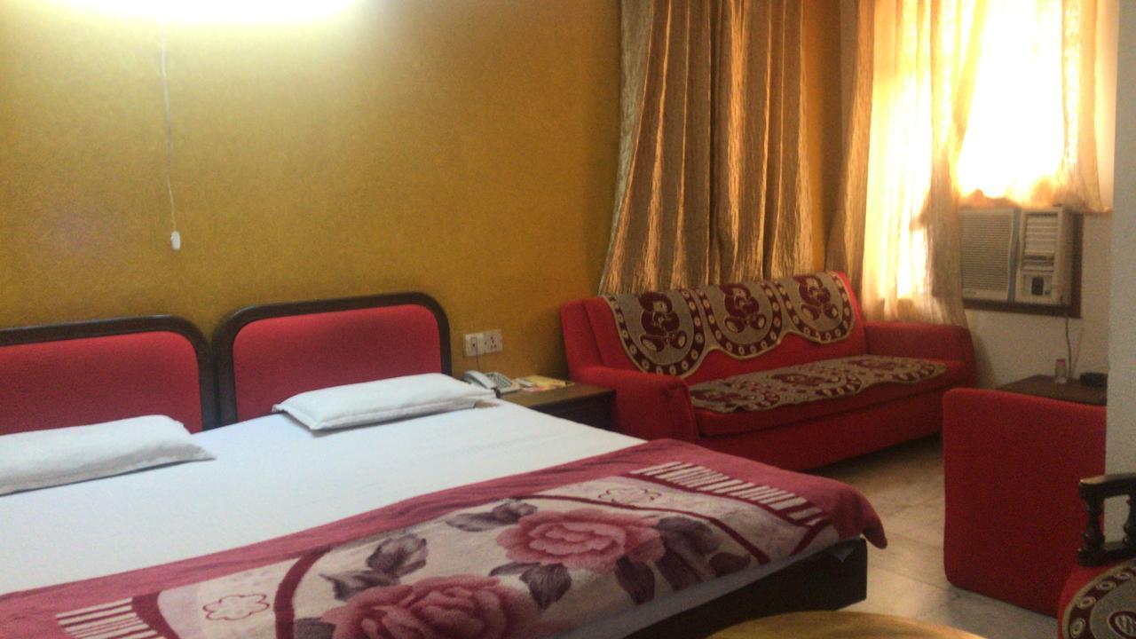 Hotel Sukant Palace Дели Экстерьер фото