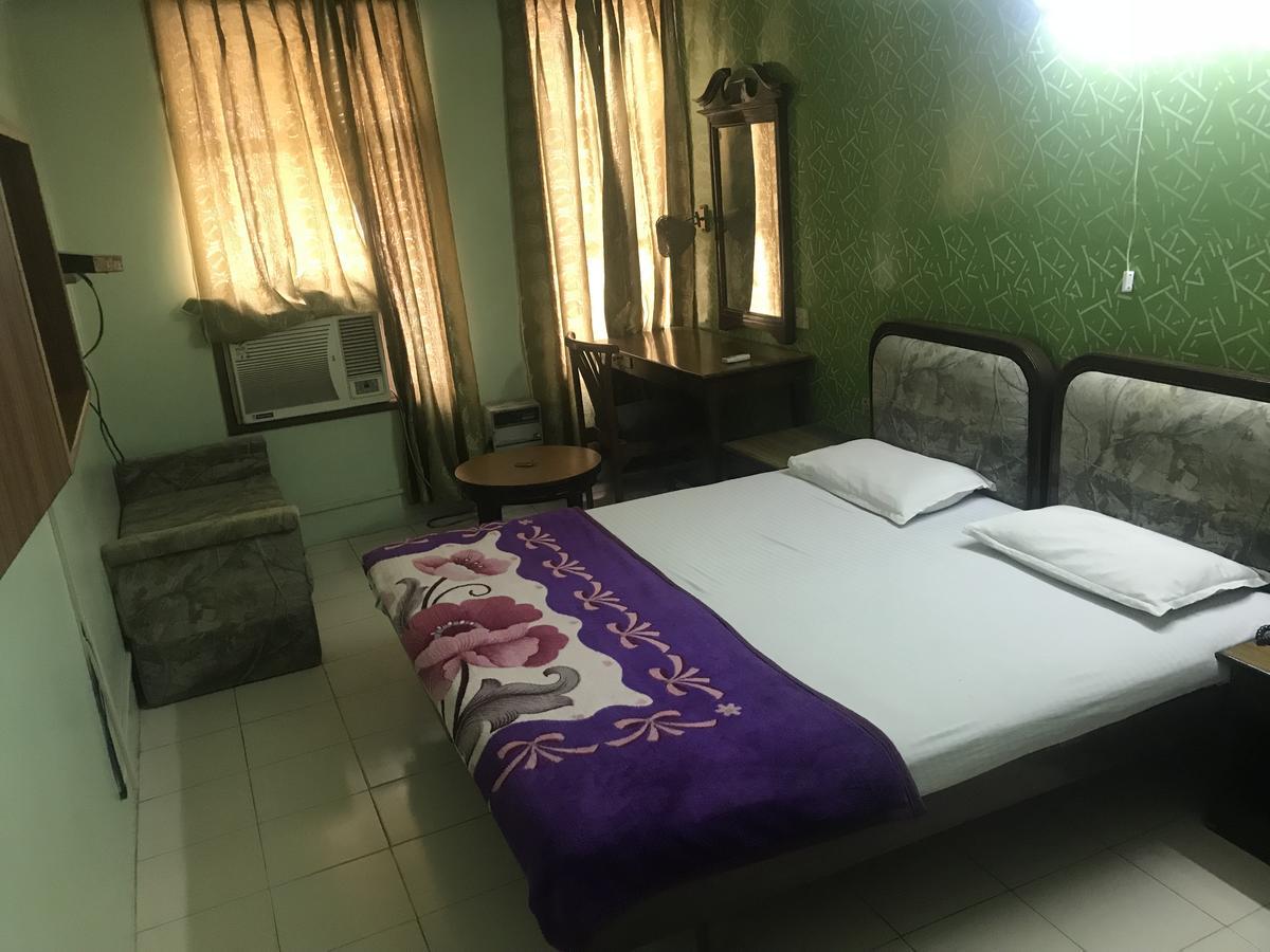 Hotel Sukant Palace Дели Экстерьер фото